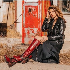 🔥 🔥 Gorgeous Freebird Coal red croco boot 🔥🔥